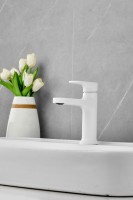 Смеситель для раковины BELZ B713 B10713-8 белый Смеситель для раковины BELZ B713 B10713-8 белый