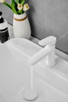 Смеситель для раковины BELZ B713 B10713-8 белый Смеситель для раковины BELZ B713 B10713-8 белый