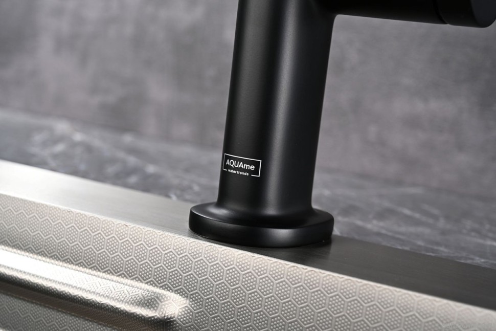 Смеситель для кухни AQUAme Cucina с выдвижным изливом AQM9903MB