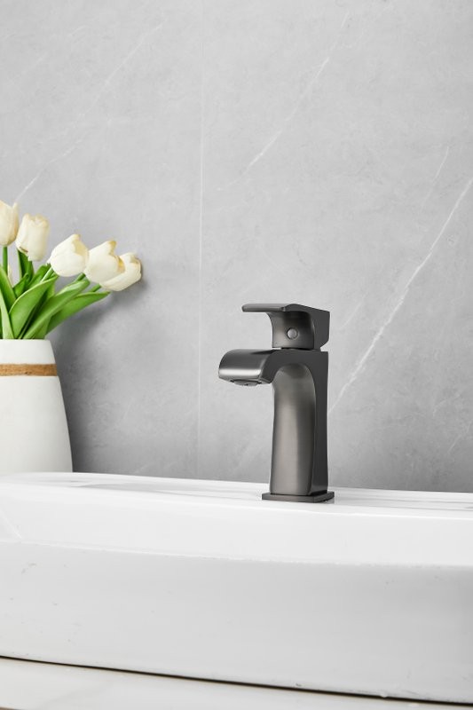 Смеситель для раковины BELZ B507 B10507-3 оружейная сталь