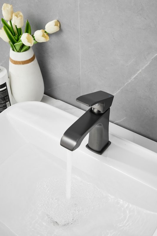 Смеситель для раковины BELZ B507 B10507-3 оружейная сталь