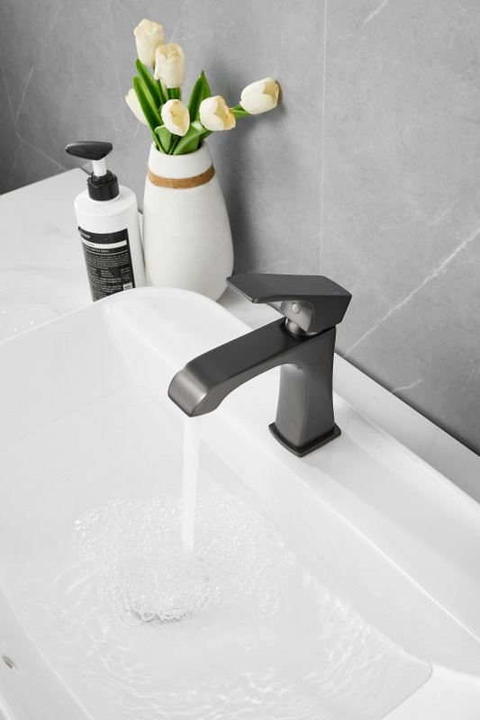 Смеситель для раковины BELZ B507 B10507-3 оружейная сталь