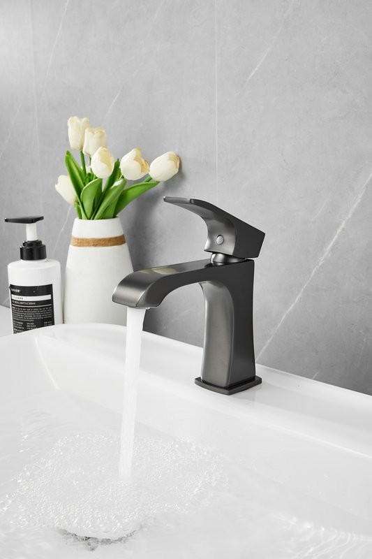 Смеситель для раковины BELZ B507 B10507-3 оружейная сталь