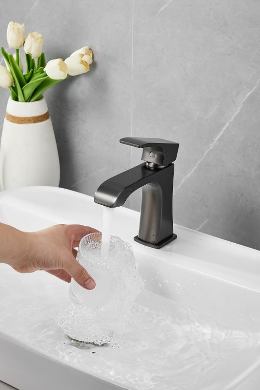 Смеситель для раковины BELZ B507 B10507-3 оружейная сталь