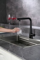 Смеситель для кухни AQUAme Cucina с выдвижным изливом AQM9902MB