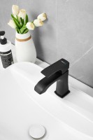 Смеситель для раковины BELZ B507 B10507-7 черный Смеситель для раковины BELZ B507 B10507-7 черный