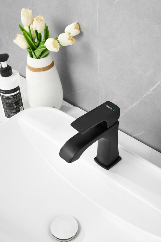 Смеситель для раковины BELZ B507 B10507-7 черный