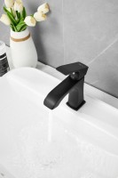 Смеситель для раковины BELZ B507 B10507-7 черный Смеситель для раковины BELZ B507 B10507-7 черный