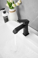 Смеситель для раковины BELZ B507 B10507-7 черный Смеситель для раковины BELZ B507 B10507-7 черный