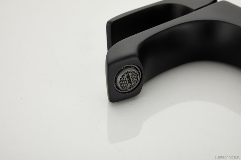 Смеситель для раковины BELZ B507 B10507-7 черный