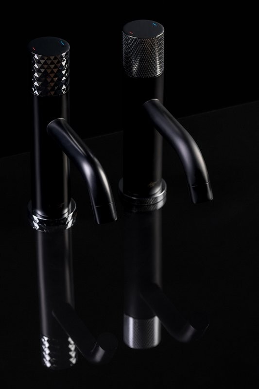 Смеситель для раковины Boheme Stick 121-BCR.2 black touch chrome