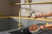 Смеситель для кухни AQUAme Cucina с выдвижным изливом AQM9901BG