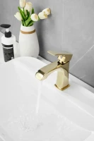 Смеситель для раковины BELZ B507 B10507-5 золото