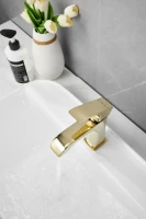 Смеситель для раковины BELZ B507 B10507-5 золото