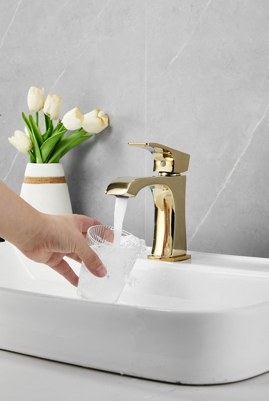 Смеситель для раковины BELZ B507 B10507-5 золото