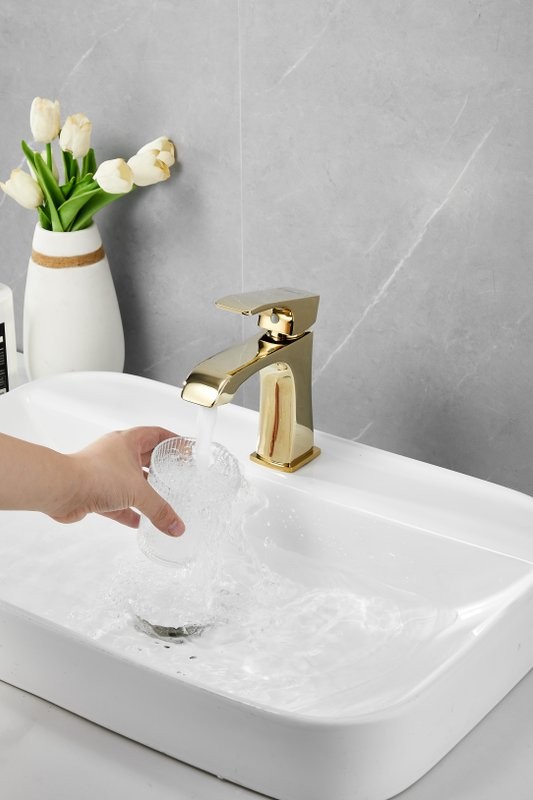 Смеситель для раковины BELZ B507 B10507-5 золото