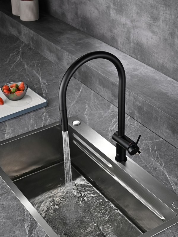 Смеситель для кухни AQUAme Cucina с выдвижным изливом AQM9901MB