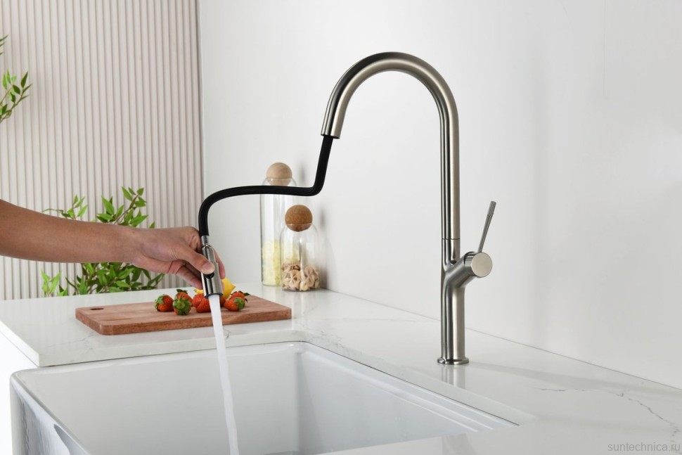 Смеситель для кухни AQUAme Cucina с выдвижным изливом AQM9905BN
