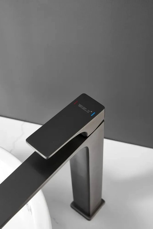 Смеситель для раковины BELZ B11709-3 оружейная сталь