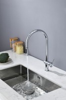 Смеситель для кухни AQUAme Cucina с выдвижным изливом AQM9901CR