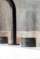 Смеситель для раковины Boheme Prestige 152-B-PR черный Смеситель для раковины Boheme Prestige 152-B-PR черный