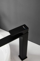 Смеситель для раковины BELZ B11709-7 черный