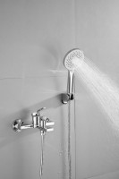 Смеситель для ванны с душем BELZ B60612 хром Смеситель для ванны с душем BELZ B60612 хром