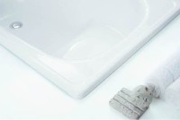 Стальная ванна BLB Europa mini Europa Mini B05E 105x70 см, пристенная, на ножках A05EROS30, с сиденьем