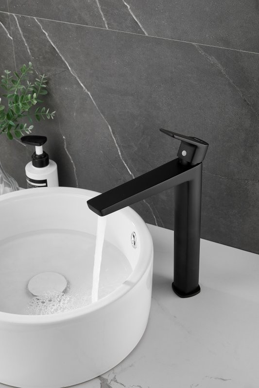 Смеситель для раковины BELZ B715 B11715-7 черный