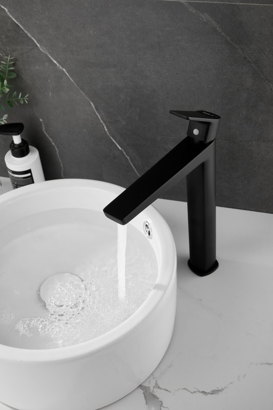 Смеситель для раковины BELZ B715 B11715-7 черный