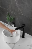 Смеситель для раковины BELZ B715 B11715-7 черный Смеситель для раковины BELZ B715 B11715-7 черный