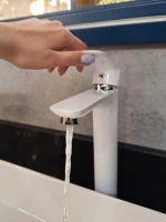 Смеситель для раковины AltroBagno Diretto 010209 Bi белый Смеситель для раковины AltroBagno Diretto 010209 Bi белый