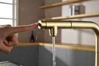 Смеситель для кухни AQUAme Cucina с выдвижным изливом AQM9902BG