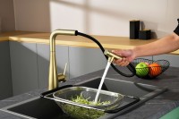 Смеситель для кухни AQUAme Cucina с выдвижным изливом AQM9902BG