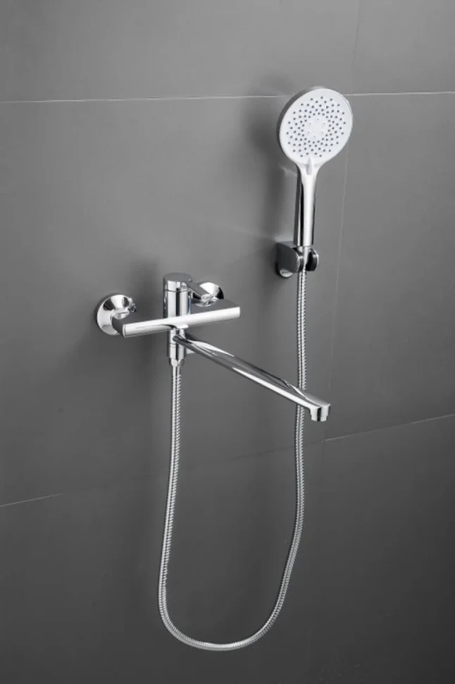 Смеситель с длинным изливом для ванны BELZ B22612 хром