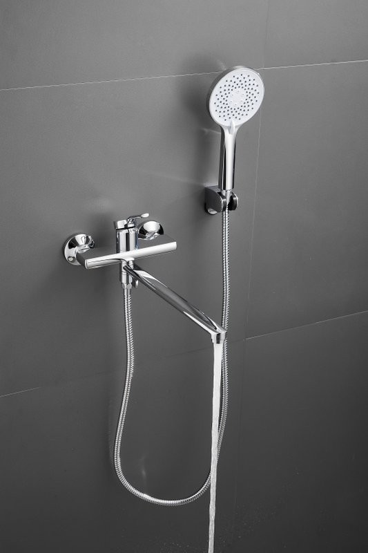 Смеситель с длинным изливом для ванны BELZ B22612 хром