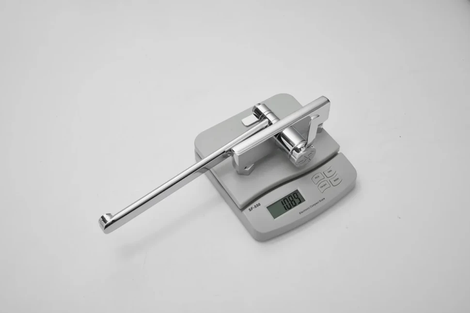 Смеситель с длинным изливом для ванны BELZ B22612 хром
