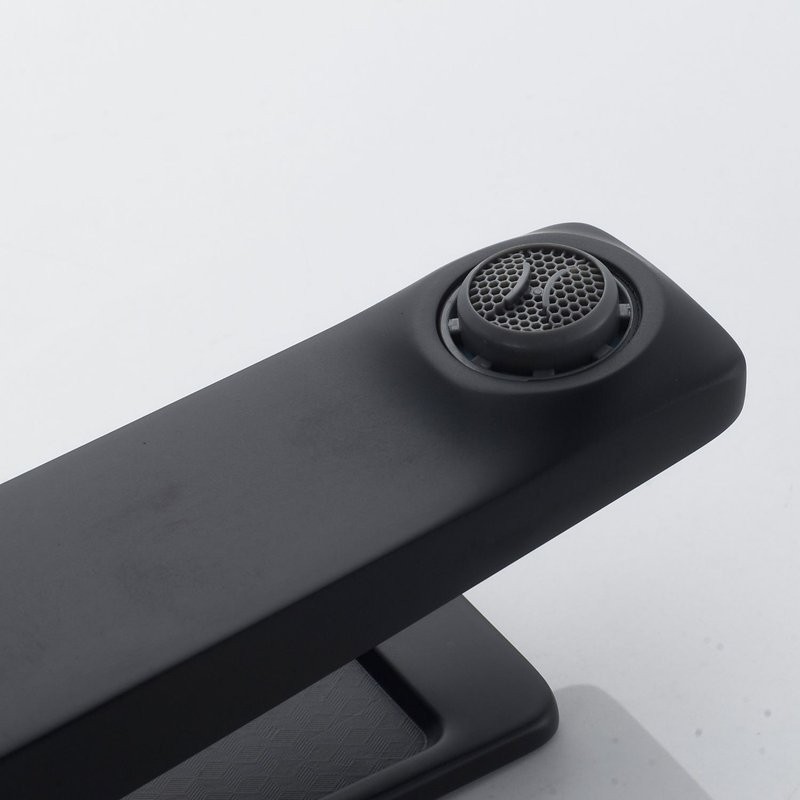 Смеситель для раковины Shevanik S4601H, черный