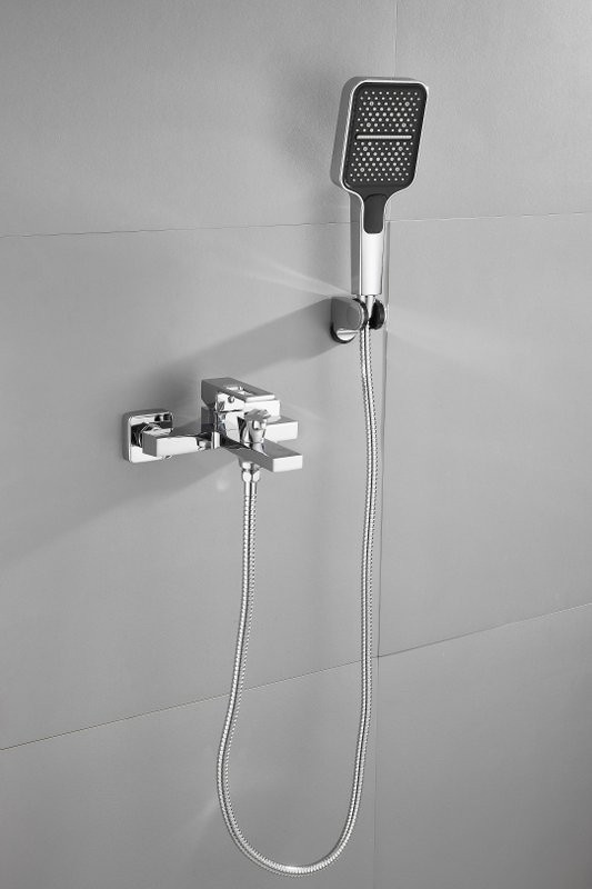 Смеситель для ванны с душем BELZ B658 B60658 хром