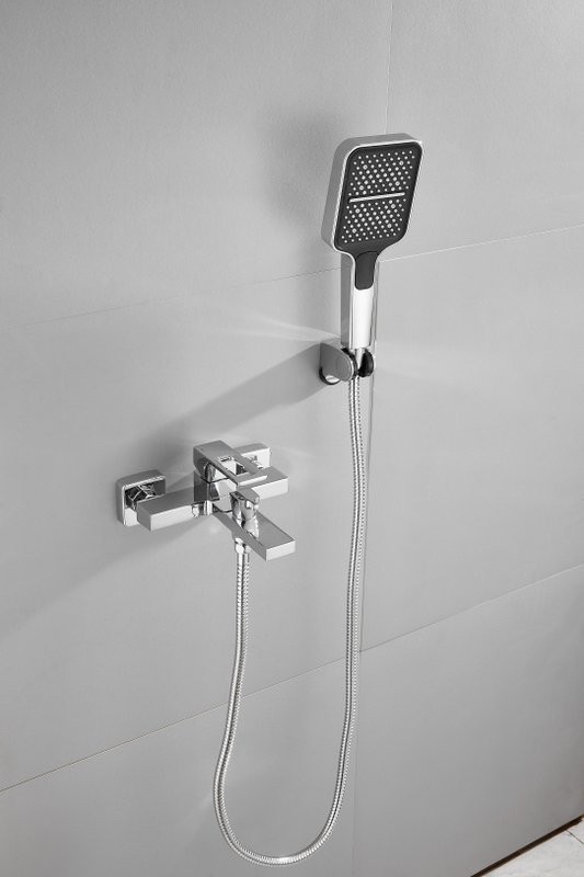 Смеситель для ванны с душем BELZ B658 B60658 хром