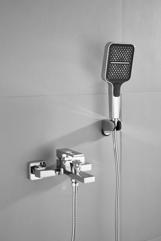 Смеситель для ванны с душем BELZ B658 B60658 хром