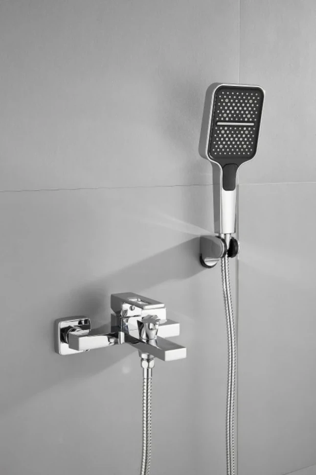 Смеситель для ванны с душем BELZ B658 B60658 хром