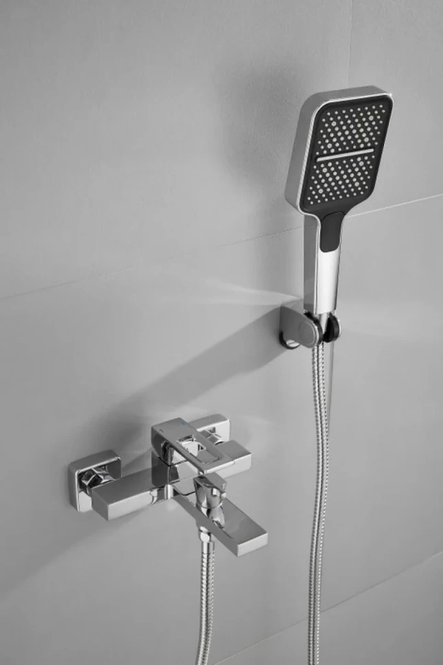 Смеситель для ванны с душем BELZ B658 B60658 хром
