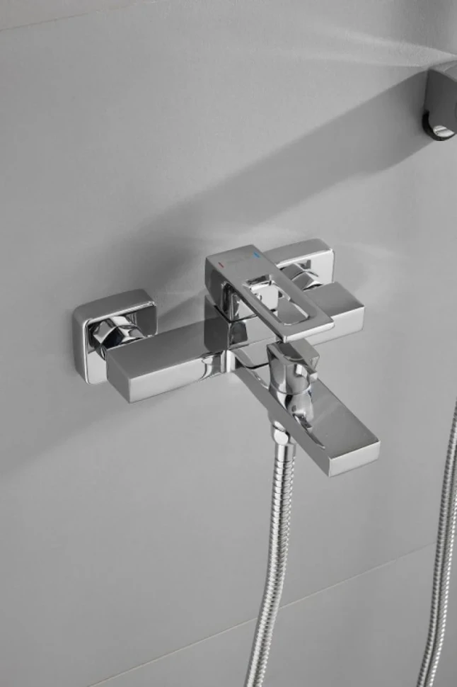 Смеситель для ванны с душем BELZ B658 B60658 хром