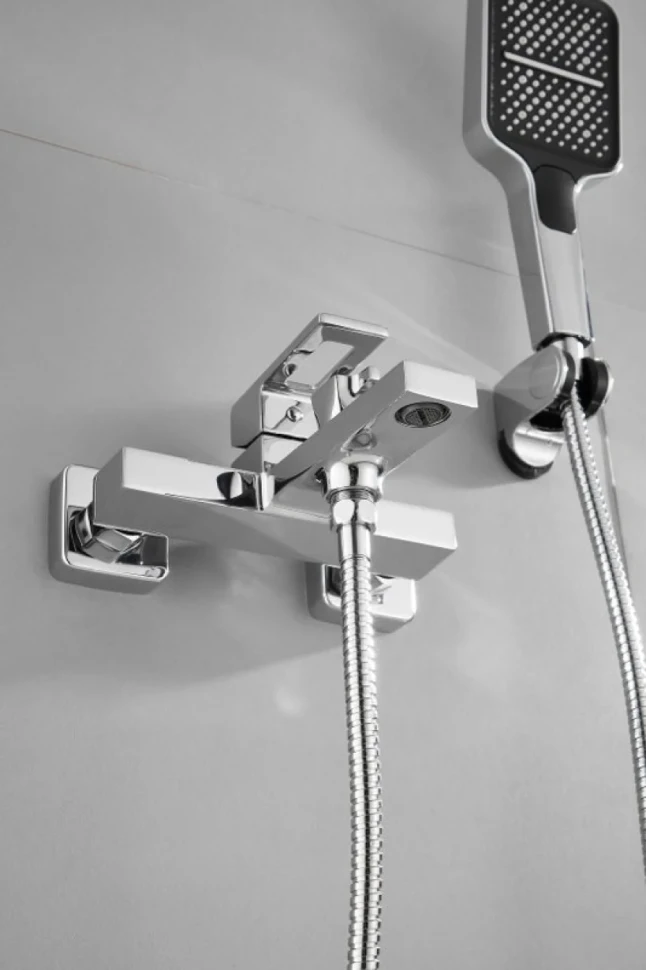 Смеситель для ванны с душем BELZ B658 B60658 хром