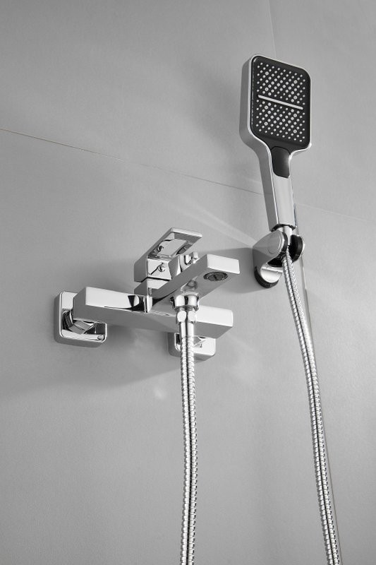 Смеситель для ванны с душем BELZ B658 B60658 хром
