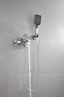 Смеситель для ванны с душем BELZ B658 B60658 хром Смеситель для ванны с душем BELZ B658 B60658 хром