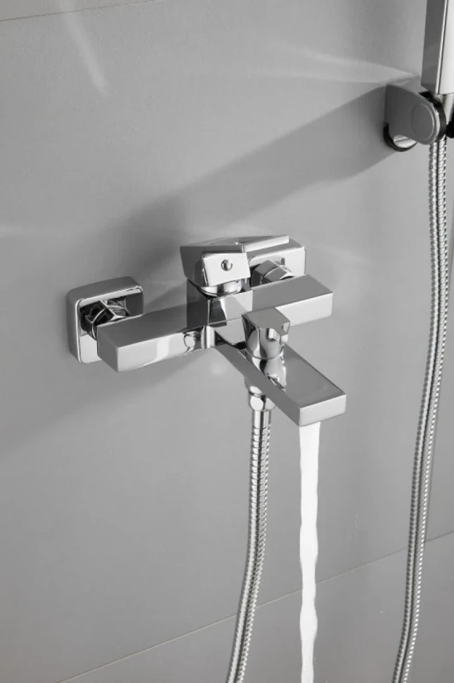 Смеситель для ванны с душем BELZ B658 B60658 хром