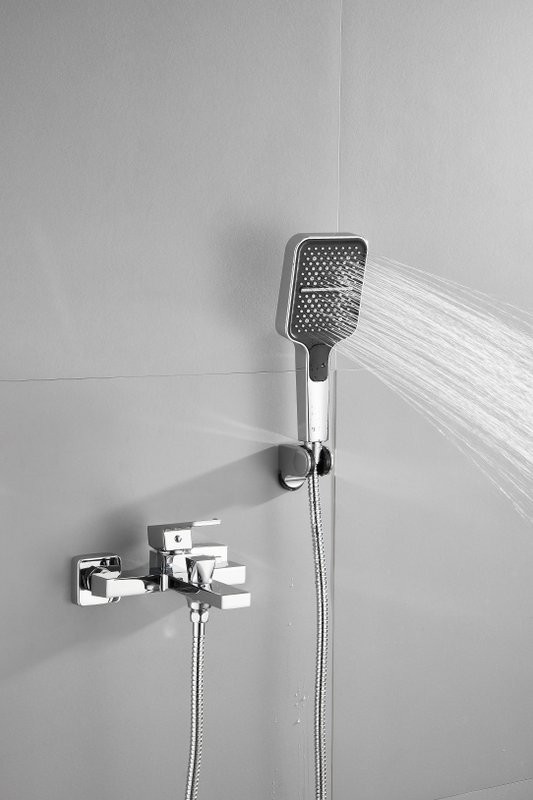 Смеситель для ванны с душем BELZ B658 B60658 хром