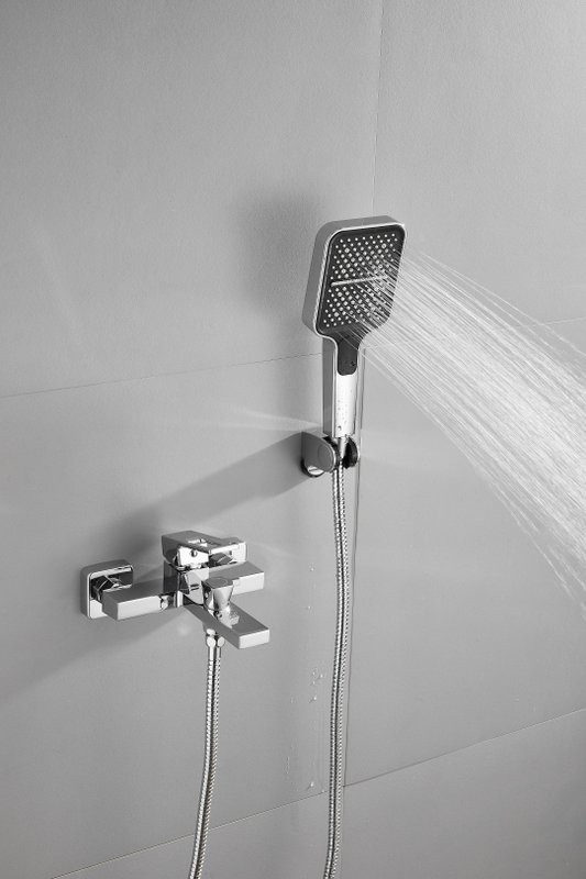 Смеситель для ванны с душем BELZ B658 B60658 хром